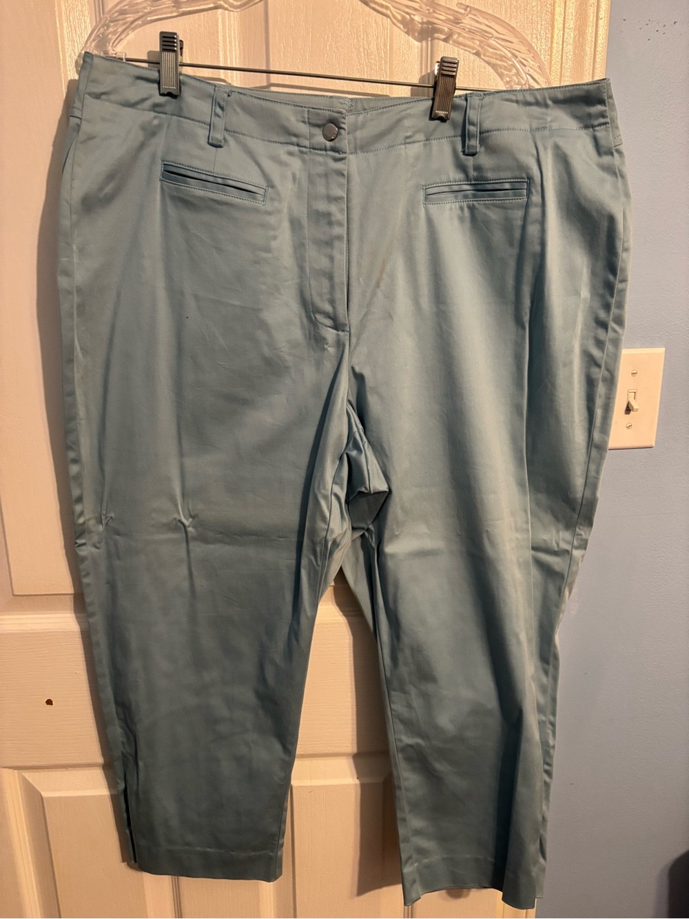 Liz Claiborne Light Blue Capris